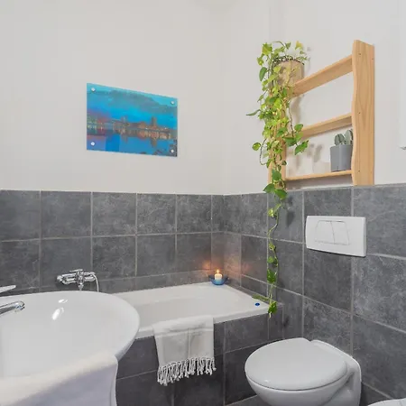 Apartment Deriva On Careno's By Rent Nesso